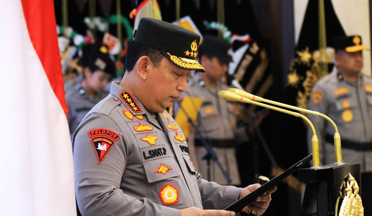 Kapolri Jenderal Polisi Drs. Listyo Sigit Prabowo, M.Si., pimpin upacara serah terima jabatan Kapolda Kepri di Rupatama Mabes Polri Jalan Trunojoyo, Jakarta Selatan - (Sumber: Humas Mabes Polri)