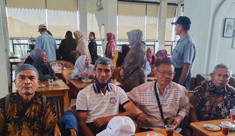“Reuni Temu Kangen Purnawirawan Perum Kostrad” yang dilaksanakan di Perum PBI Kostrad, Desa Cangkuang, Kecamatan Rancaekek, Kabupaten Bandung, pada Sabtu, 12 April 2025