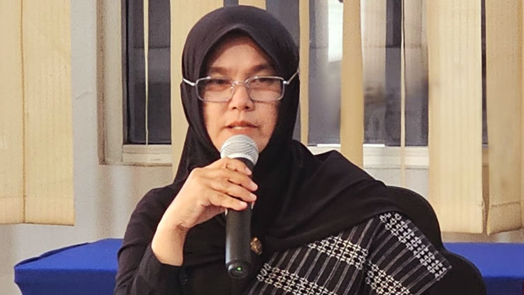 Hj. Elimayanti Padmawijaya selaku Ketua Pelaksana Kegiatan dan owner PT. Elitis Daya Media (EDM) saat menyampaikan pandangannya - (Sumber: AZM)