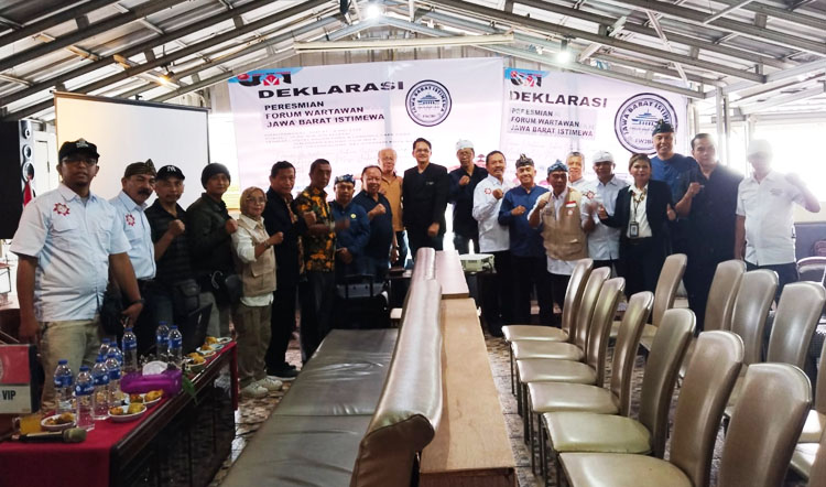 Foto bersama para peserta Deklarasi Forum Wartawan Jabar Istimewa (FWJBI)