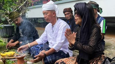 Ritual perayaan Tahun Baru 1 Kartika 1962 Çaka Sunda - (Sumber: AZM)