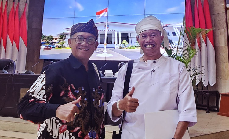 Asep Zaenal Mustofa (kiri) dan Enjang Dimyati alias Bah Enjoem (kanan) – (Sumber: AZM)