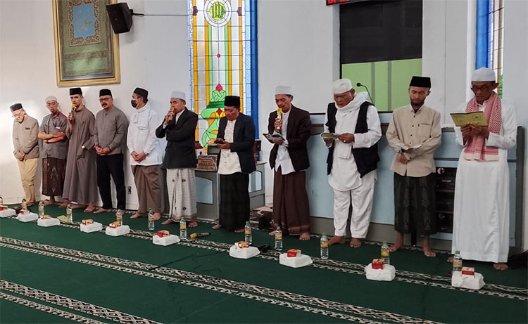 Suasana acara Majlis Dzikir dan Mauludur Rasul di Masjid Amaliyah, Muara Sanding, Garut pada Minggu (29/03/2026) - (Sumber: Ki Asep Kuswani)