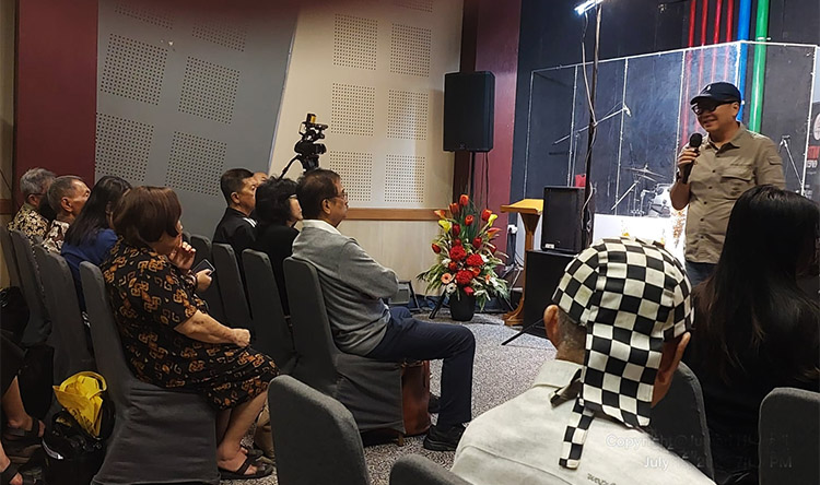 Ketua Komunitas BandungNgariung, Martin B. Chandra saat memperkenalkan perjalanan komunitas yang dipimpinnya - (Sumber: BandungNgariung)
