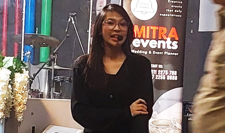 Grace Minati, host acara Komunitas BandungNgariung - (Sumber: BandungNgariung)