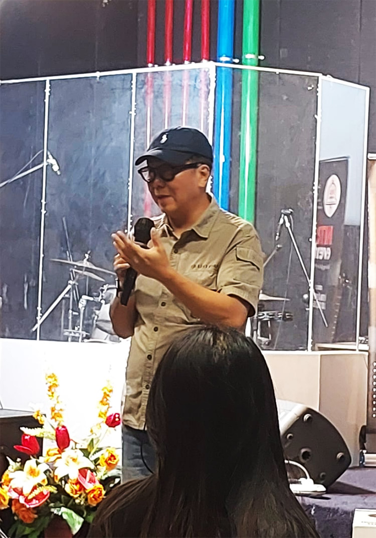 Ketua Komunitas BandungNgariung, Martin B. Chandra saat memperkenalkan komunitasnya kepada para hadirin - (Sumber: Asep News)